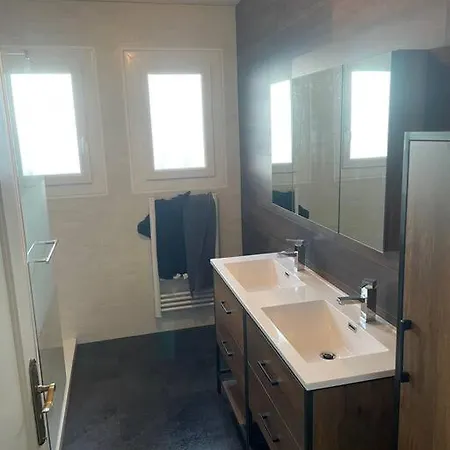 6 Couchages, 3 , Jardin , Parking , Fibre , Proche Port Et Commerces Dom wakacyjny *