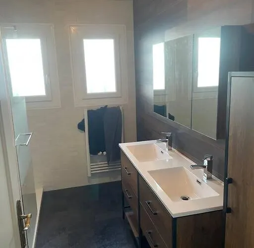 6 Couchages, 3 , Jardin , Parking , Fibre , Proche Port Et Commerces Prázdninový dům *