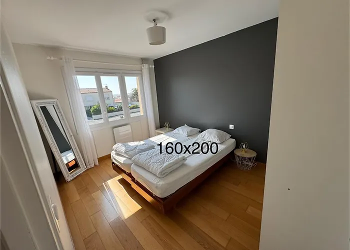 6 Couchages, 3 , Jardin , Parking , Fibre , Proche Port Et Commerces Les Sables-dʼOlonne