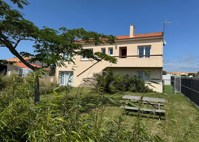 6 Couchages, 3 , Jardin , Parking , Fibre , Proche Port Et Commerces